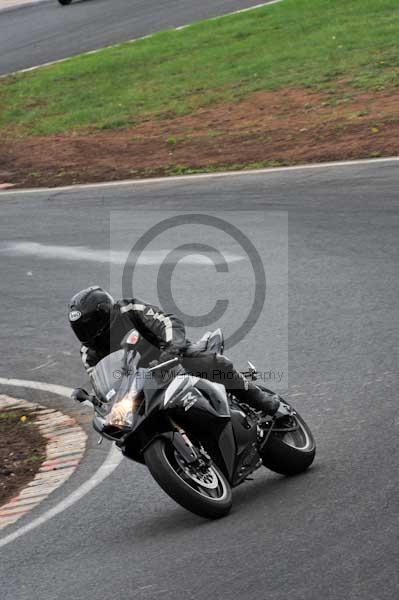 Mallory park Leicestershire;Mallory park photographs;Motorcycle action photographs;event digital images;eventdigitalimages;mallory park;no limits trackday;peter wileman photography;trackday;trackday digital images;trackday photos