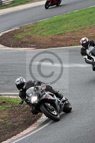 Mallory park Leicestershire;Mallory park photographs;Motorcycle action photographs;event digital images;eventdigitalimages;mallory park;no limits trackday;peter wileman photography;trackday;trackday digital images;trackday photos