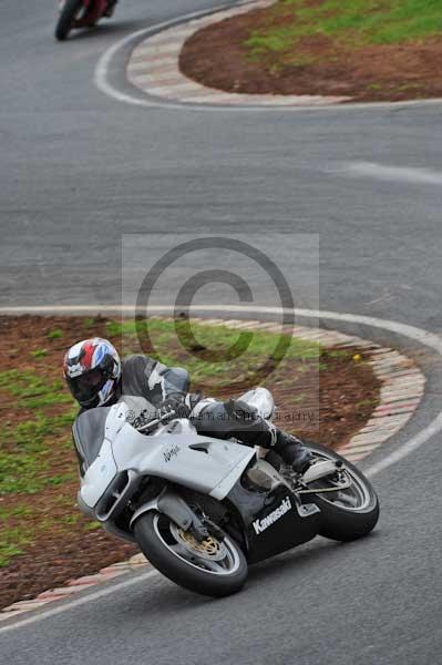 Mallory park Leicestershire;Mallory park photographs;Motorcycle action photographs;event digital images;eventdigitalimages;mallory park;no limits trackday;peter wileman photography;trackday;trackday digital images;trackday photos