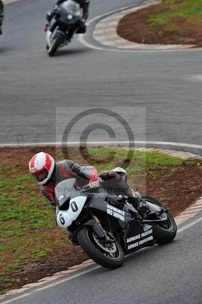 Mallory park Leicestershire;Mallory park photographs;Motorcycle action photographs;event digital images;eventdigitalimages;mallory park;no limits trackday;peter wileman photography;trackday;trackday digital images;trackday photos