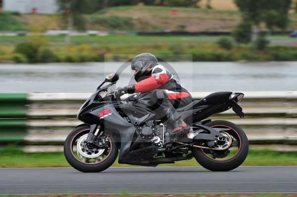 Mallory park Leicestershire;Mallory park photographs;Motorcycle action photographs;event digital images;eventdigitalimages;mallory park;no limits trackday;peter wileman photography;trackday;trackday digital images;trackday photos