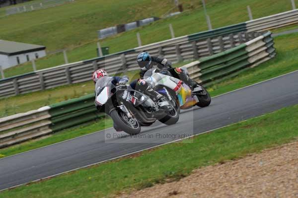 Mallory park Leicestershire;Mallory park photographs;Motorcycle action photographs;event digital images;eventdigitalimages;mallory park;no limits trackday;peter wileman photography;trackday;trackday digital images;trackday photos