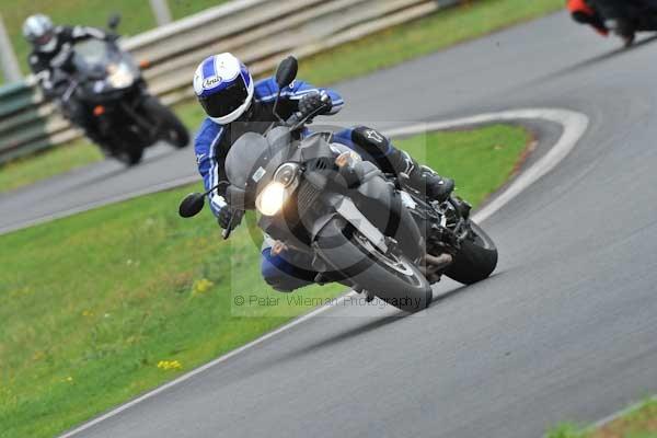 Mallory park Leicestershire;Mallory park photographs;Motorcycle action photographs;event digital images;eventdigitalimages;mallory park;no limits trackday;peter wileman photography;trackday;trackday digital images;trackday photos