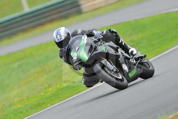 Mallory park Leicestershire;Mallory park photographs;Motorcycle action photographs;event digital images;eventdigitalimages;mallory park;no limits trackday;peter wileman photography;trackday;trackday digital images;trackday photos