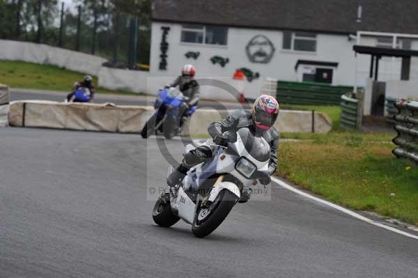 Mallory park Leicestershire;Mallory park photographs;Motorcycle action photographs;event digital images;eventdigitalimages;mallory park;no limits trackday;peter wileman photography;trackday;trackday digital images;trackday photos