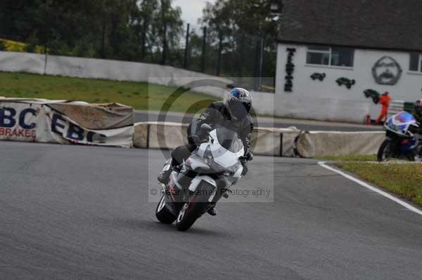 Mallory park Leicestershire;Mallory park photographs;Motorcycle action photographs;event digital images;eventdigitalimages;mallory park;no limits trackday;peter wileman photography;trackday;trackday digital images;trackday photos