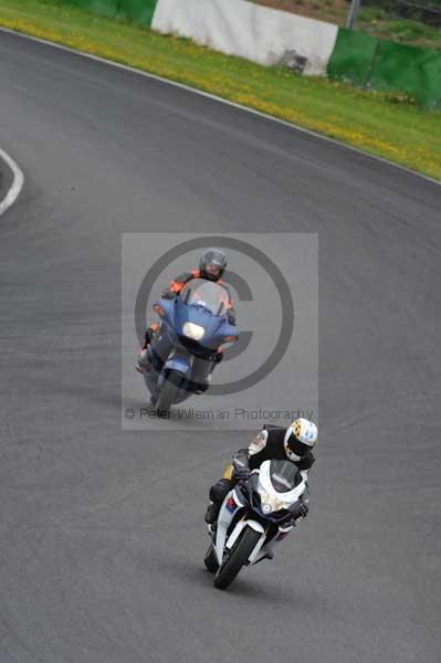 Mallory park Leicestershire;Mallory park photographs;Motorcycle action photographs;event digital images;eventdigitalimages;mallory park;no limits trackday;peter wileman photography;trackday;trackday digital images;trackday photos