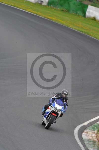 Mallory park Leicestershire;Mallory park photographs;Motorcycle action photographs;event digital images;eventdigitalimages;mallory park;no limits trackday;peter wileman photography;trackday;trackday digital images;trackday photos