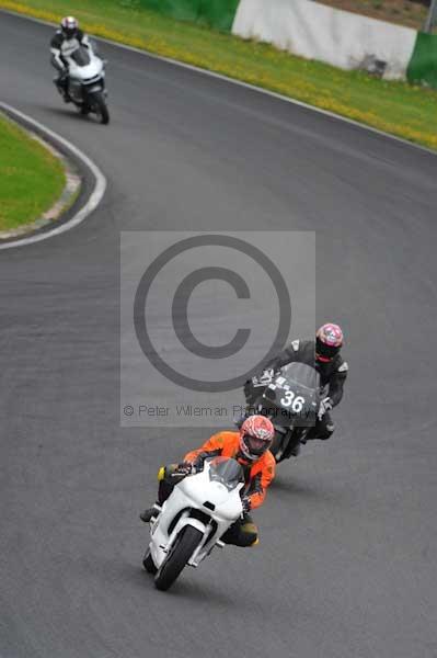 Mallory park Leicestershire;Mallory park photographs;Motorcycle action photographs;event digital images;eventdigitalimages;mallory park;no limits trackday;peter wileman photography;trackday;trackday digital images;trackday photos