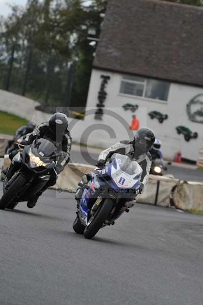 Mallory park Leicestershire;Mallory park photographs;Motorcycle action photographs;event digital images;eventdigitalimages;mallory park;no limits trackday;peter wileman photography;trackday;trackday digital images;trackday photos