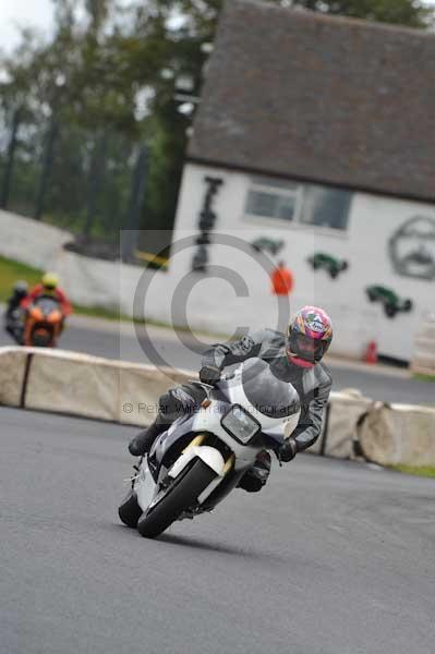 Mallory park Leicestershire;Mallory park photographs;Motorcycle action photographs;event digital images;eventdigitalimages;mallory park;no limits trackday;peter wileman photography;trackday;trackday digital images;trackday photos