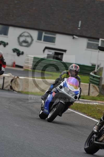 Mallory park Leicestershire;Mallory park photographs;Motorcycle action photographs;event digital images;eventdigitalimages;mallory park;no limits trackday;peter wileman photography;trackday;trackday digital images;trackday photos