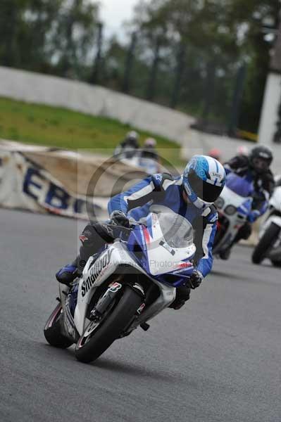 Mallory park Leicestershire;Mallory park photographs;Motorcycle action photographs;event digital images;eventdigitalimages;mallory park;no limits trackday;peter wileman photography;trackday;trackday digital images;trackday photos
