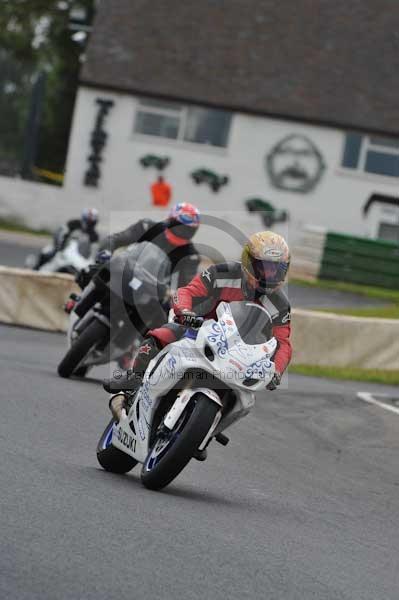 Mallory park Leicestershire;Mallory park photographs;Motorcycle action photographs;event digital images;eventdigitalimages;mallory park;no limits trackday;peter wileman photography;trackday;trackday digital images;trackday photos