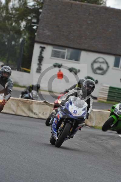 Mallory park Leicestershire;Mallory park photographs;Motorcycle action photographs;event digital images;eventdigitalimages;mallory park;no limits trackday;peter wileman photography;trackday;trackday digital images;trackday photos