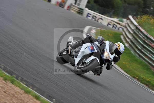 Mallory park Leicestershire;Mallory park photographs;Motorcycle action photographs;event digital images;eventdigitalimages;mallory park;no limits trackday;peter wileman photography;trackday;trackday digital images;trackday photos