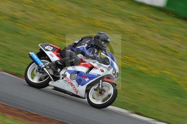 Mallory park Leicestershire;Mallory park photographs;Motorcycle action photographs;event digital images;eventdigitalimages;mallory park;no limits trackday;peter wileman photography;trackday;trackday digital images;trackday photos