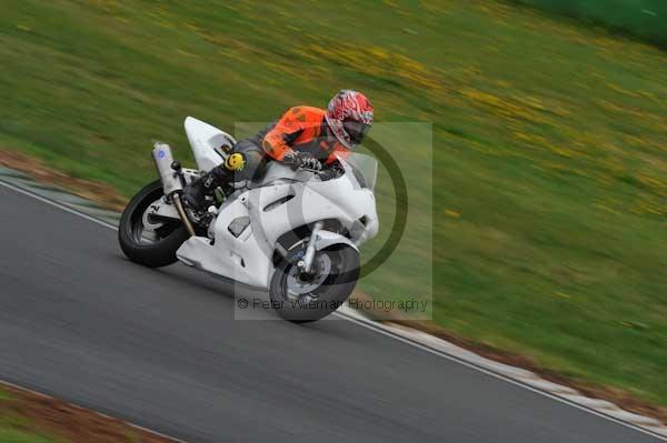Mallory park Leicestershire;Mallory park photographs;Motorcycle action photographs;event digital images;eventdigitalimages;mallory park;no limits trackday;peter wileman photography;trackday;trackday digital images;trackday photos