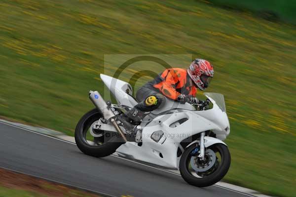Mallory park Leicestershire;Mallory park photographs;Motorcycle action photographs;event digital images;eventdigitalimages;mallory park;no limits trackday;peter wileman photography;trackday;trackday digital images;trackday photos