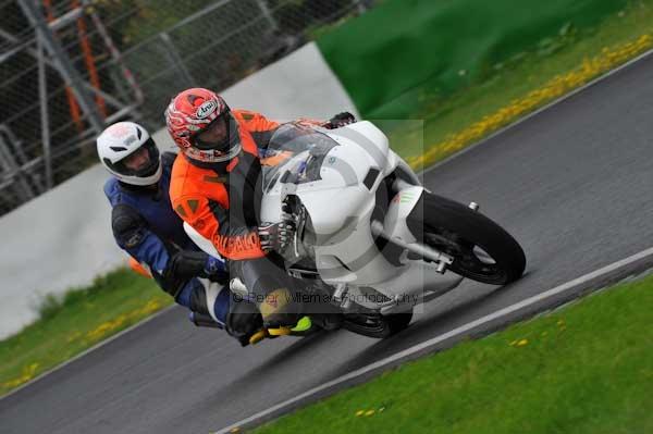 Mallory park Leicestershire;Mallory park photographs;Motorcycle action photographs;event digital images;eventdigitalimages;mallory park;no limits trackday;peter wileman photography;trackday;trackday digital images;trackday photos