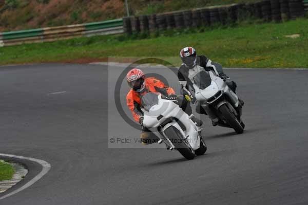 Mallory park Leicestershire;Mallory park photographs;Motorcycle action photographs;event digital images;eventdigitalimages;mallory park;no limits trackday;peter wileman photography;trackday;trackday digital images;trackday photos