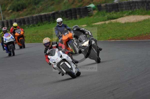 Mallory park Leicestershire;Mallory park photographs;Motorcycle action photographs;event digital images;eventdigitalimages;mallory park;no limits trackday;peter wileman photography;trackday;trackday digital images;trackday photos