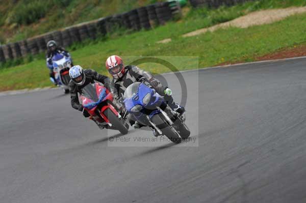 Mallory park Leicestershire;Mallory park photographs;Motorcycle action photographs;event digital images;eventdigitalimages;mallory park;no limits trackday;peter wileman photography;trackday;trackday digital images;trackday photos