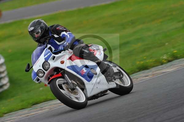 Mallory park Leicestershire;Mallory park photographs;Motorcycle action photographs;event digital images;eventdigitalimages;mallory park;no limits trackday;peter wileman photography;trackday;trackday digital images;trackday photos