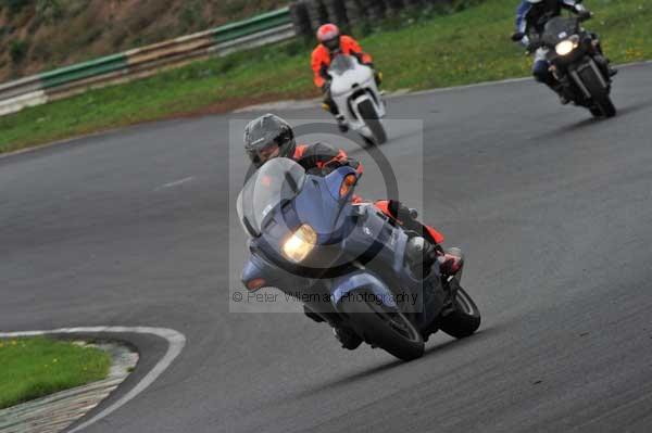 Mallory park Leicestershire;Mallory park photographs;Motorcycle action photographs;event digital images;eventdigitalimages;mallory park;no limits trackday;peter wileman photography;trackday;trackday digital images;trackday photos