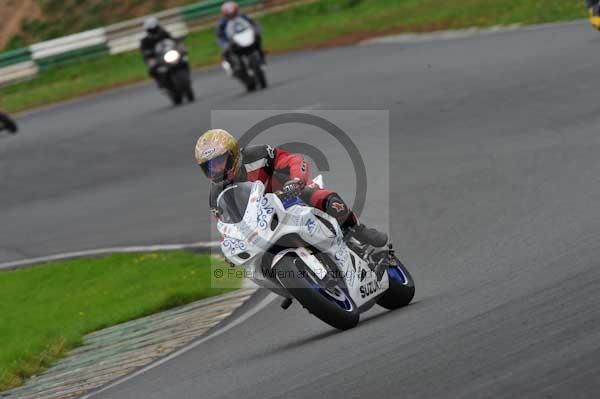 Mallory park Leicestershire;Mallory park photographs;Motorcycle action photographs;event digital images;eventdigitalimages;mallory park;no limits trackday;peter wileman photography;trackday;trackday digital images;trackday photos