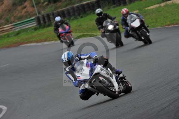 Mallory park Leicestershire;Mallory park photographs;Motorcycle action photographs;event digital images;eventdigitalimages;mallory park;no limits trackday;peter wileman photography;trackday;trackday digital images;trackday photos