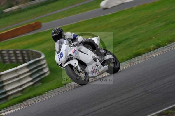 Mallory park Leicestershire;Mallory park photographs;Motorcycle action photographs;event digital images;eventdigitalimages;mallory park;no limits trackday;peter wileman photography;trackday;trackday digital images;trackday photos