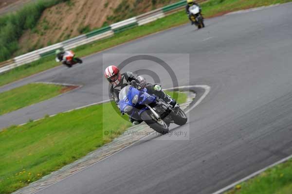 Mallory park Leicestershire;Mallory park photographs;Motorcycle action photographs;event digital images;eventdigitalimages;mallory park;no limits trackday;peter wileman photography;trackday;trackday digital images;trackday photos