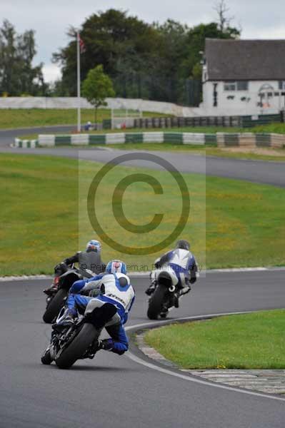 Mallory park Leicestershire;Mallory park photographs;Motorcycle action photographs;event digital images;eventdigitalimages;mallory park;no limits trackday;peter wileman photography;trackday;trackday digital images;trackday photos