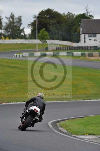 Mallory park Leicestershire;Mallory park photographs;Motorcycle action photographs;event digital images;eventdigitalimages;mallory park;no limits trackday;peter wileman photography;trackday;trackday digital images;trackday photos