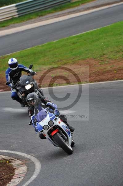 Mallory park Leicestershire;Mallory park photographs;Motorcycle action photographs;event digital images;eventdigitalimages;mallory park;no limits trackday;peter wileman photography;trackday;trackday digital images;trackday photos