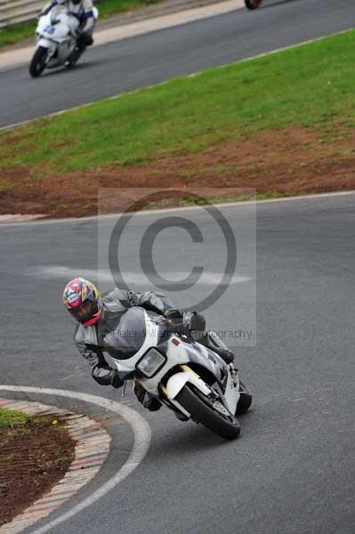 Mallory park Leicestershire;Mallory park photographs;Motorcycle action photographs;event digital images;eventdigitalimages;mallory park;no limits trackday;peter wileman photography;trackday;trackday digital images;trackday photos