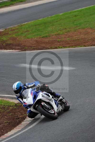 Mallory park Leicestershire;Mallory park photographs;Motorcycle action photographs;event digital images;eventdigitalimages;mallory park;no limits trackday;peter wileman photography;trackday;trackday digital images;trackday photos