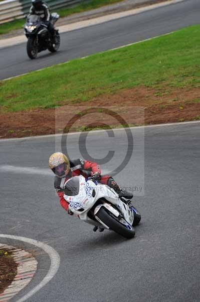 Mallory park Leicestershire;Mallory park photographs;Motorcycle action photographs;event digital images;eventdigitalimages;mallory park;no limits trackday;peter wileman photography;trackday;trackday digital images;trackday photos