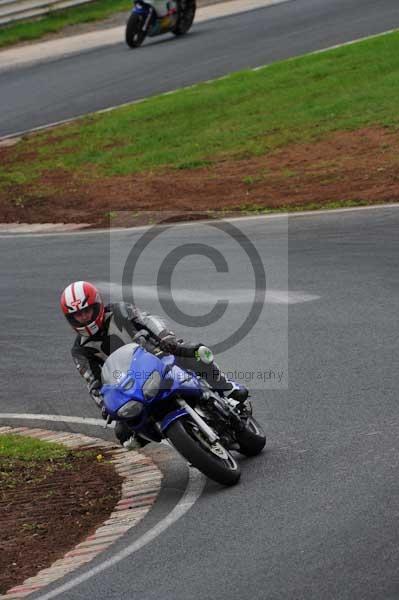 Mallory park Leicestershire;Mallory park photographs;Motorcycle action photographs;event digital images;eventdigitalimages;mallory park;no limits trackday;peter wileman photography;trackday;trackday digital images;trackday photos