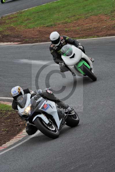 Mallory park Leicestershire;Mallory park photographs;Motorcycle action photographs;event digital images;eventdigitalimages;mallory park;no limits trackday;peter wileman photography;trackday;trackday digital images;trackday photos