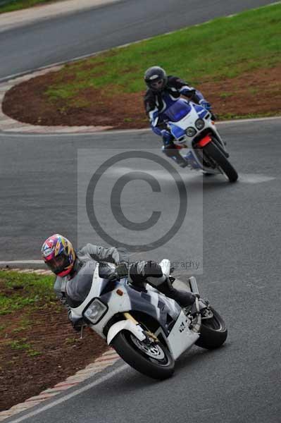 Mallory park Leicestershire;Mallory park photographs;Motorcycle action photographs;event digital images;eventdigitalimages;mallory park;no limits trackday;peter wileman photography;trackday;trackday digital images;trackday photos