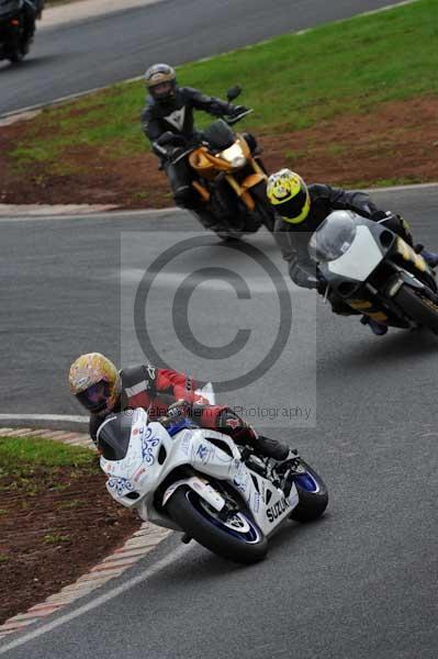 Mallory park Leicestershire;Mallory park photographs;Motorcycle action photographs;event digital images;eventdigitalimages;mallory park;no limits trackday;peter wileman photography;trackday;trackday digital images;trackday photos