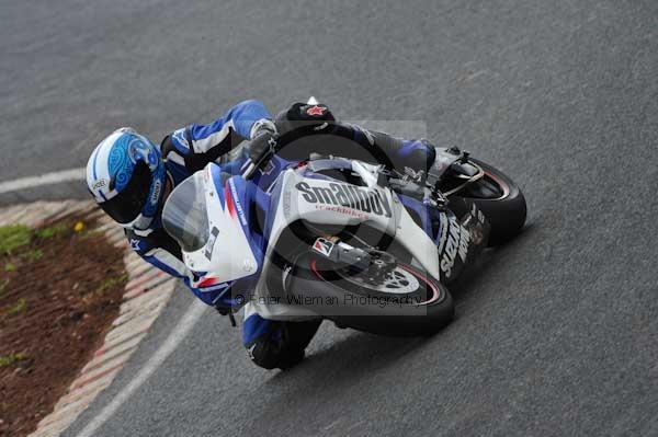 Mallory park Leicestershire;Mallory park photographs;Motorcycle action photographs;event digital images;eventdigitalimages;mallory park;no limits trackday;peter wileman photography;trackday;trackday digital images;trackday photos