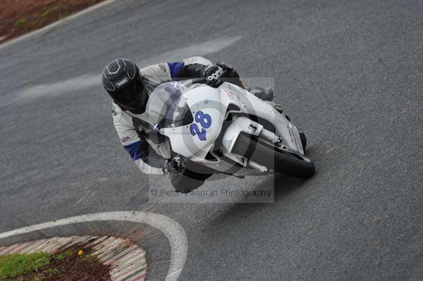 Mallory park Leicestershire;Mallory park photographs;Motorcycle action photographs;event digital images;eventdigitalimages;mallory park;no limits trackday;peter wileman photography;trackday;trackday digital images;trackday photos