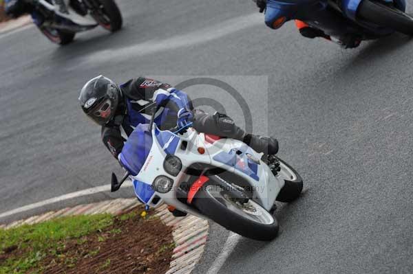 Mallory park Leicestershire;Mallory park photographs;Motorcycle action photographs;event digital images;eventdigitalimages;mallory park;no limits trackday;peter wileman photography;trackday;trackday digital images;trackday photos