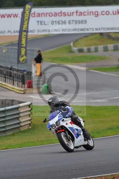 Mallory park Leicestershire;Mallory park photographs;Motorcycle action photographs;event digital images;eventdigitalimages;mallory park;no limits trackday;peter wileman photography;trackday;trackday digital images;trackday photos