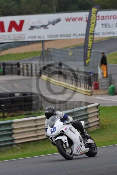 Mallory park Leicestershire;Mallory park photographs;Motorcycle action photographs;event digital images;eventdigitalimages;mallory park;no limits trackday;peter wileman photography;trackday;trackday digital images;trackday photos
