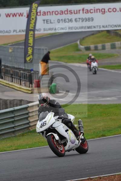 Mallory park Leicestershire;Mallory park photographs;Motorcycle action photographs;event digital images;eventdigitalimages;mallory park;no limits trackday;peter wileman photography;trackday;trackday digital images;trackday photos