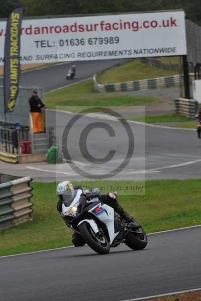 Mallory park Leicestershire;Mallory park photographs;Motorcycle action photographs;event digital images;eventdigitalimages;mallory park;no limits trackday;peter wileman photography;trackday;trackday digital images;trackday photos